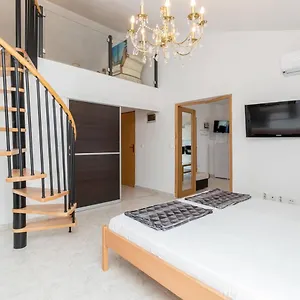 Apartment & Hegic 